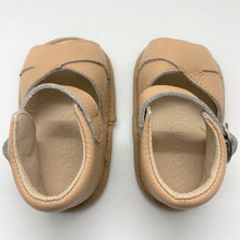 Load image into Gallery viewer, Tan soft sole sandals

